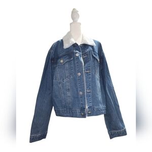 Jean Jacket with White Fur‎ Collar